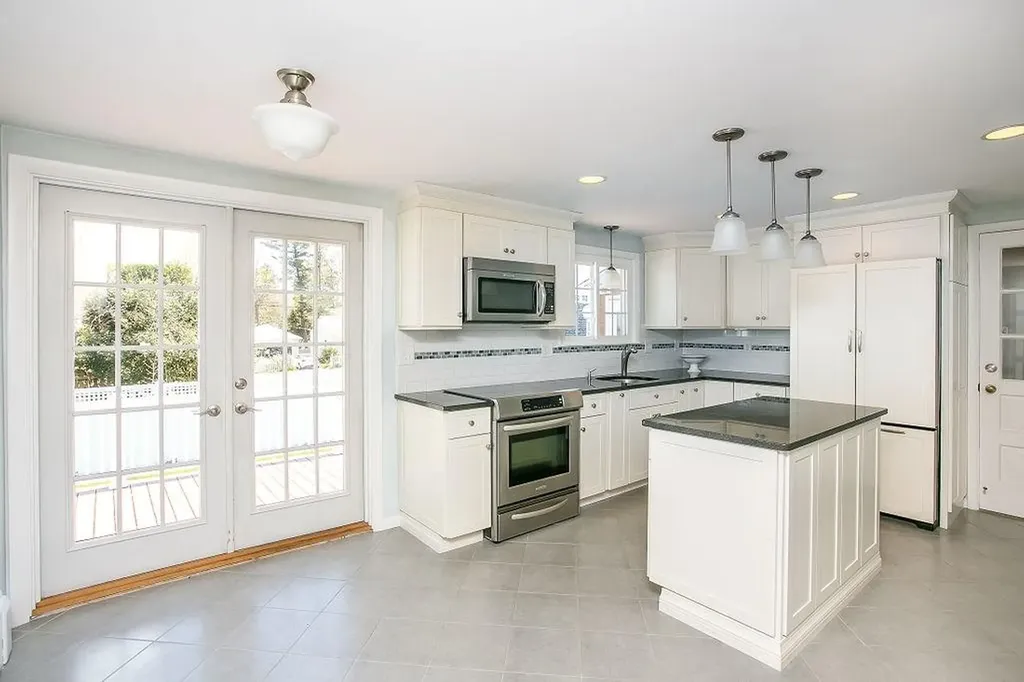 41 Clayton Street Middletown RI 02842