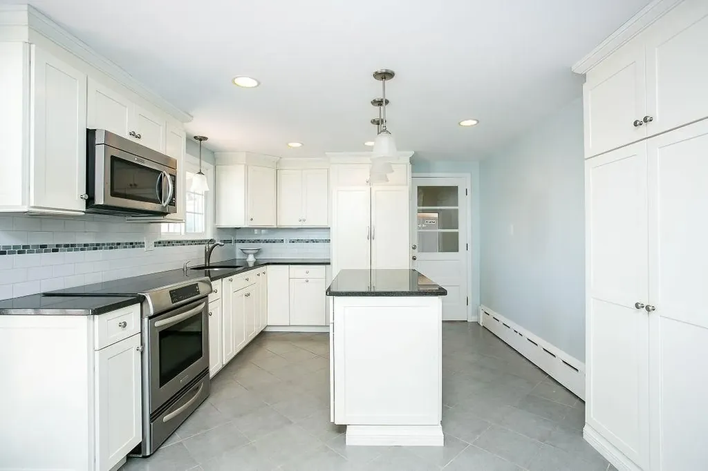 41 Clayton Street Middletown RI 02842