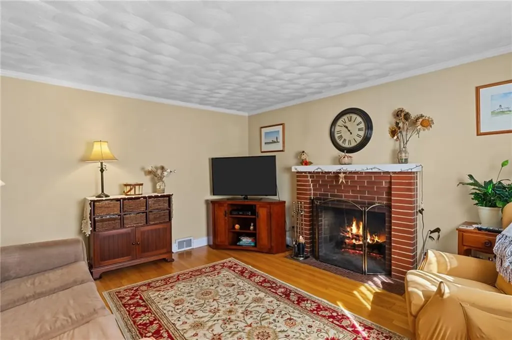 29 Eden Crest Drive Cranston RI 02920