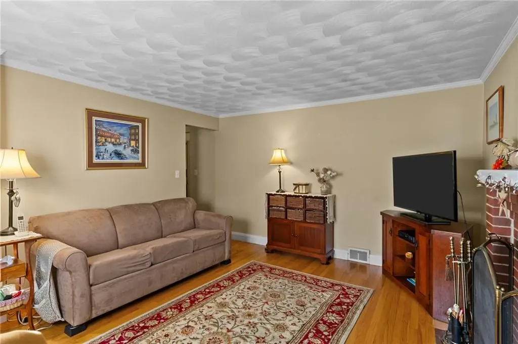 29 Eden Crest Drive Cranston RI 02920