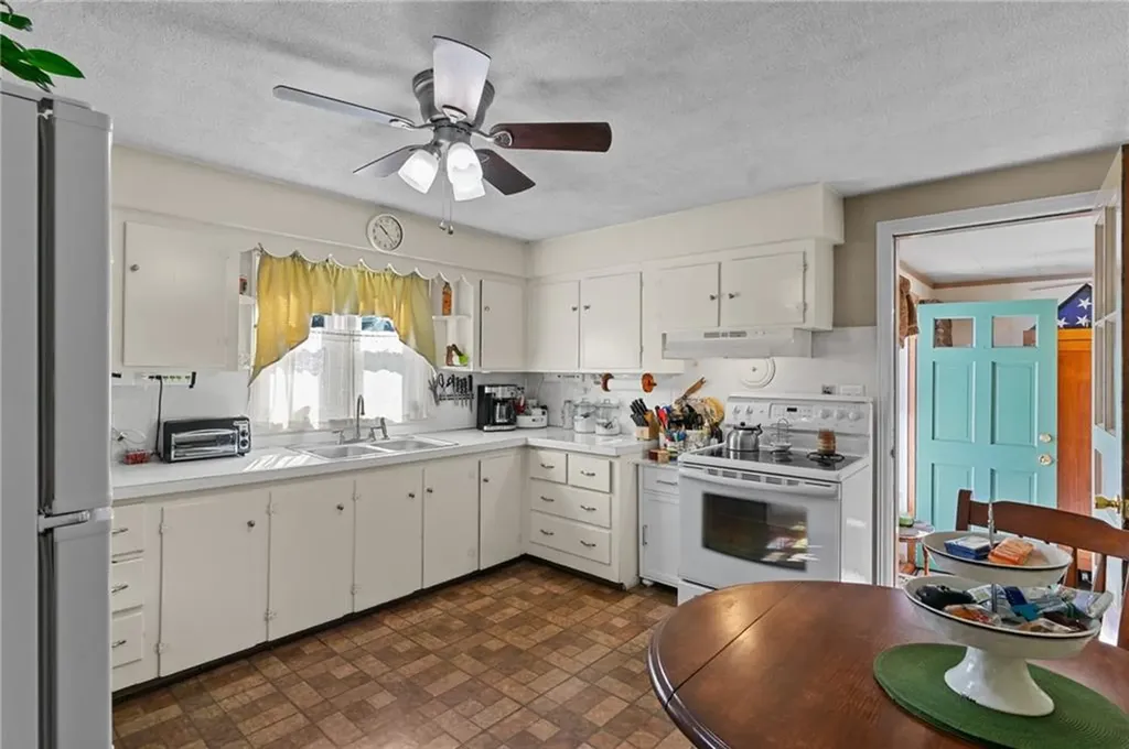 29 Eden Crest Drive Cranston RI 02920