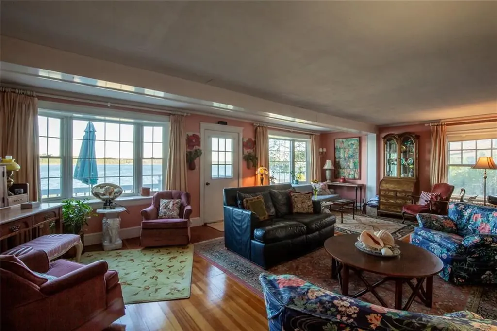 70 Bayview Avenue Portsmouth RI 02871