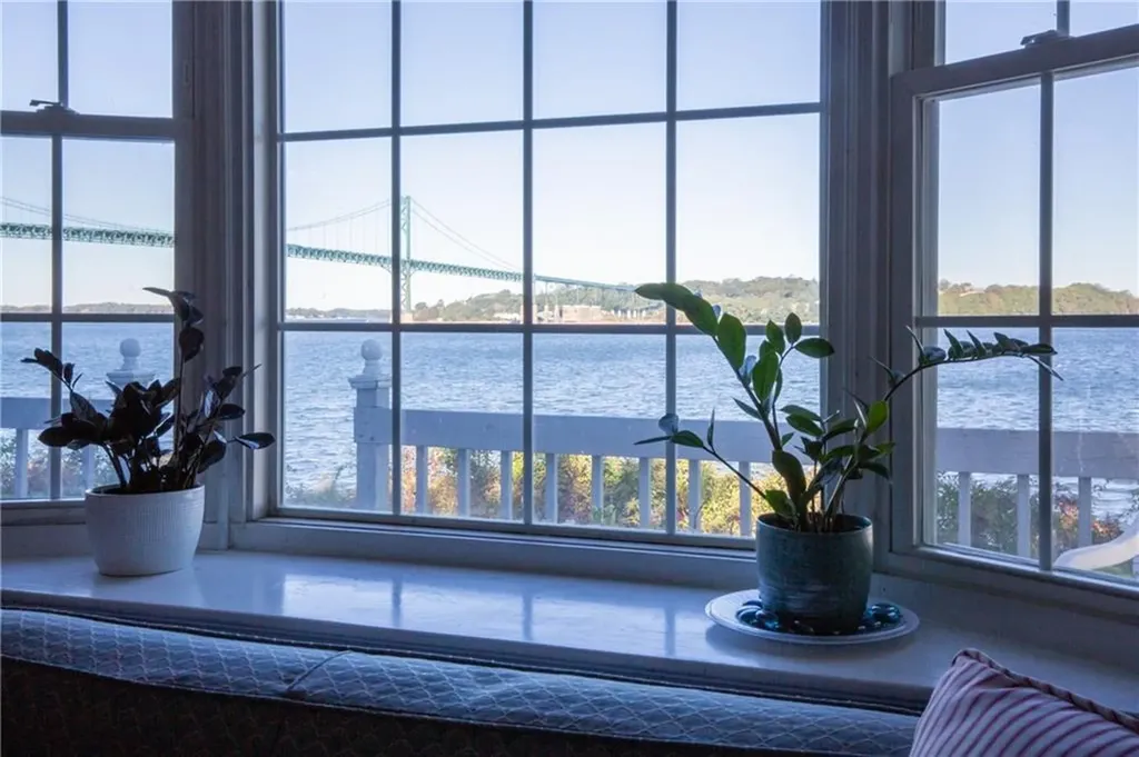70 Bayview Avenue Portsmouth RI 02871