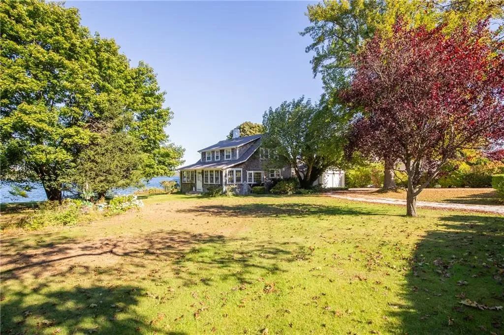 70 Bayview Avenue Portsmouth RI 02871
