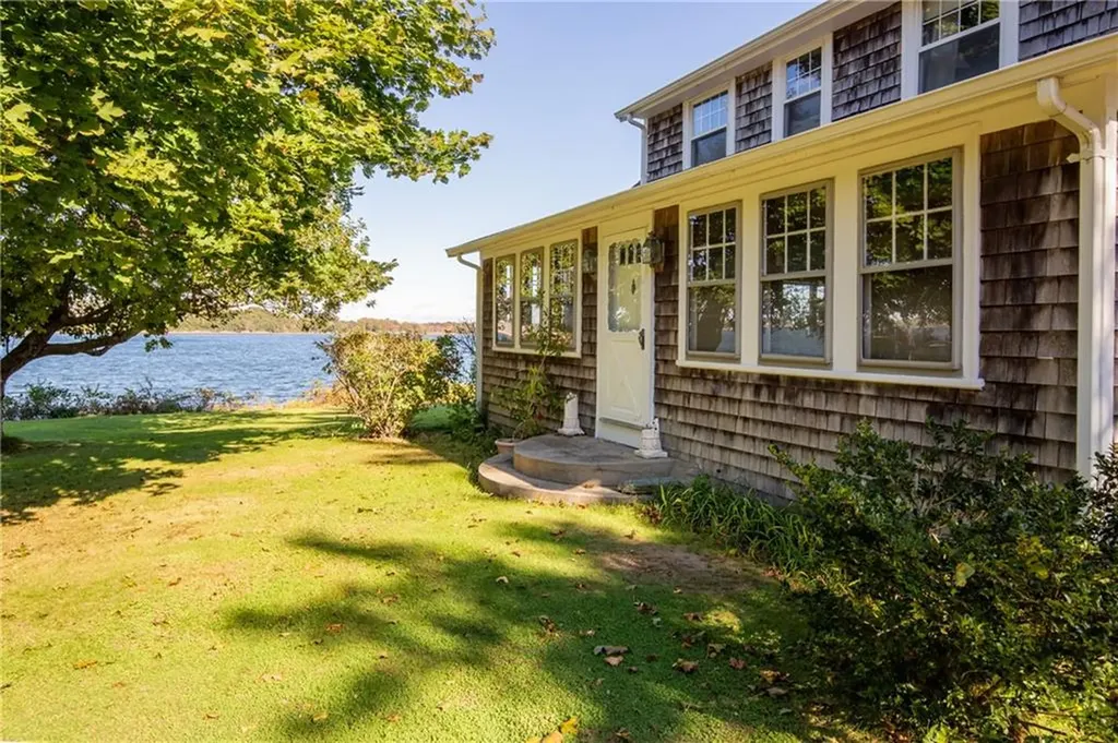 70 Bayview Avenue Portsmouth RI 02871