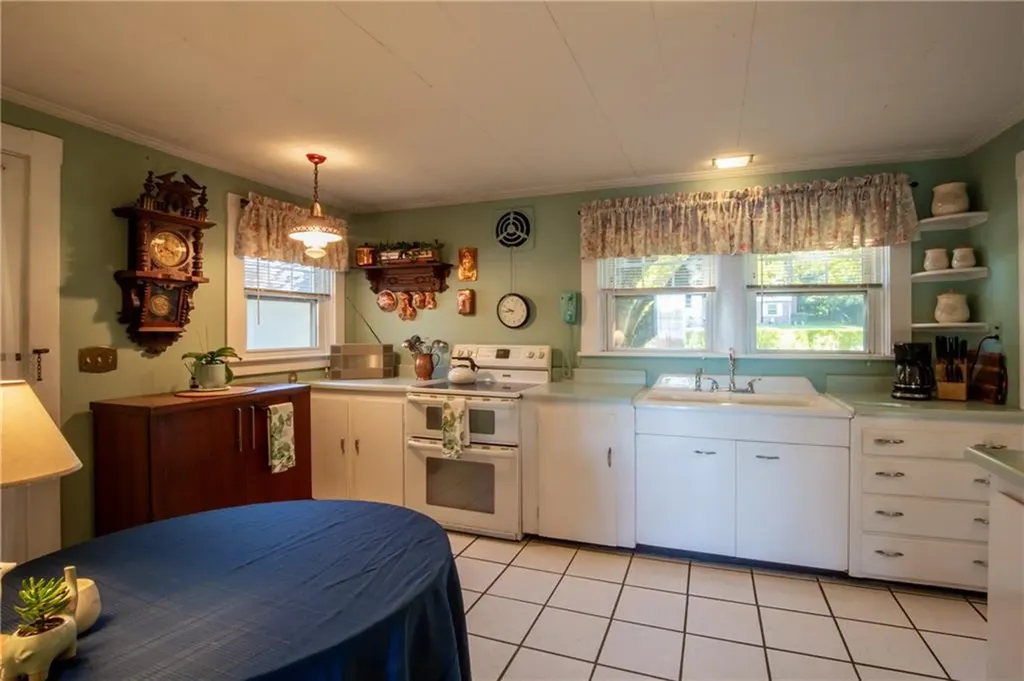 70 Bayview Avenue Portsmouth RI 02871
