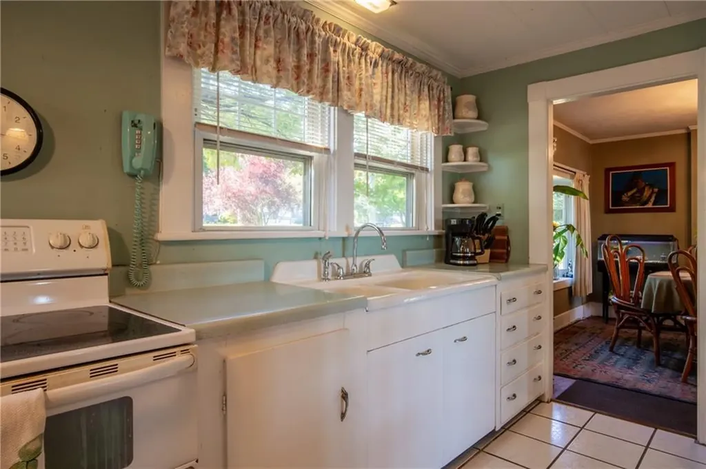 70 Bayview Avenue Portsmouth RI 02871