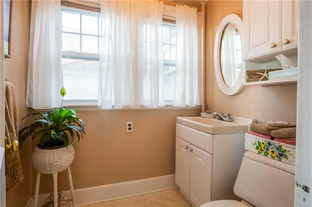 70 Bayview Avenue Portsmouth RI 02871