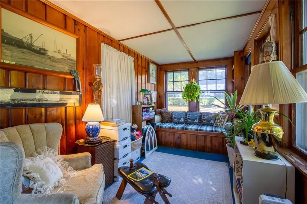 70 Bayview Avenue Portsmouth RI 02871