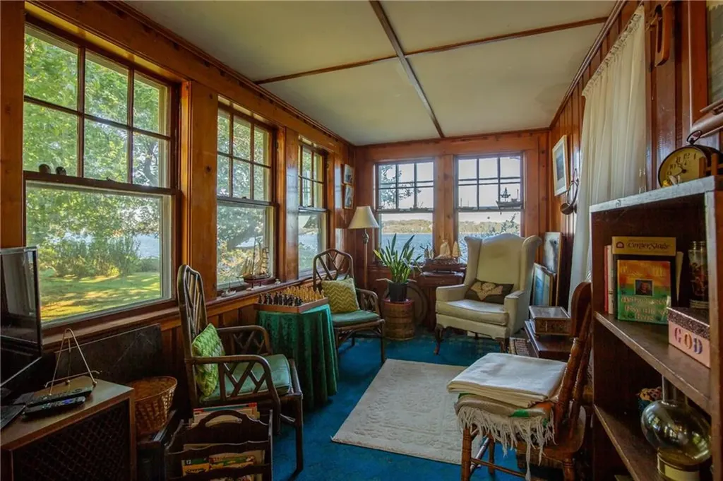 70 Bayview Avenue Portsmouth RI 02871
