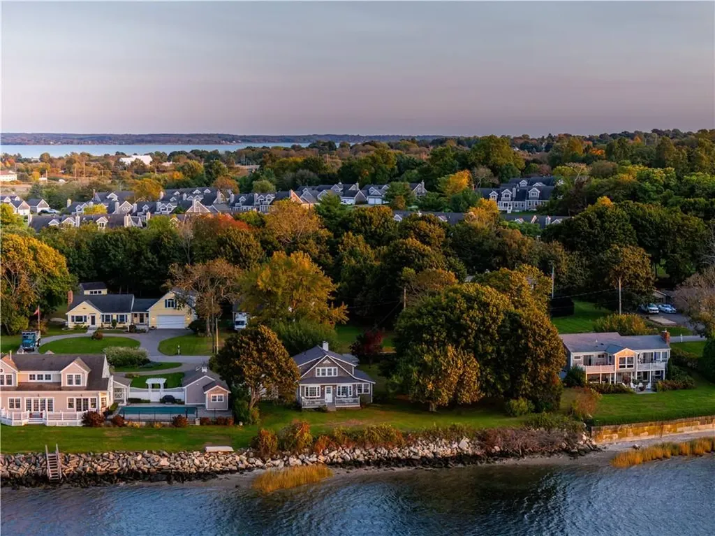 70 Bayview Avenue Portsmouth RI 02871