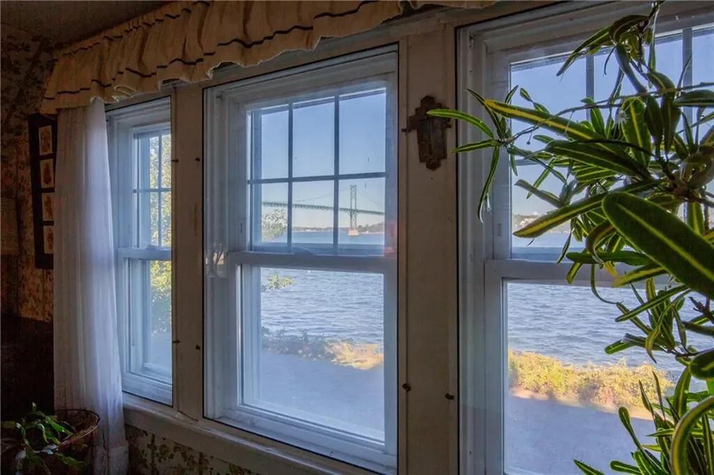 70 Bayview Avenue Portsmouth RI 02871