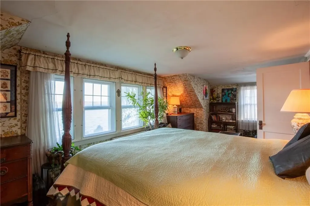 70 Bayview Avenue Portsmouth RI 02871