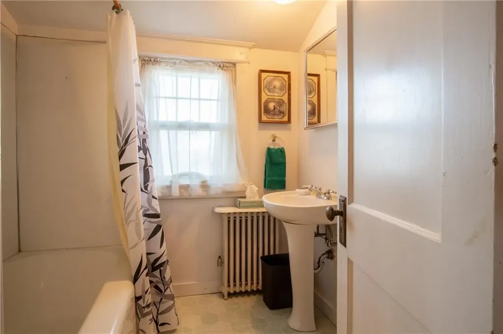 70 Bayview Avenue Portsmouth RI 02871