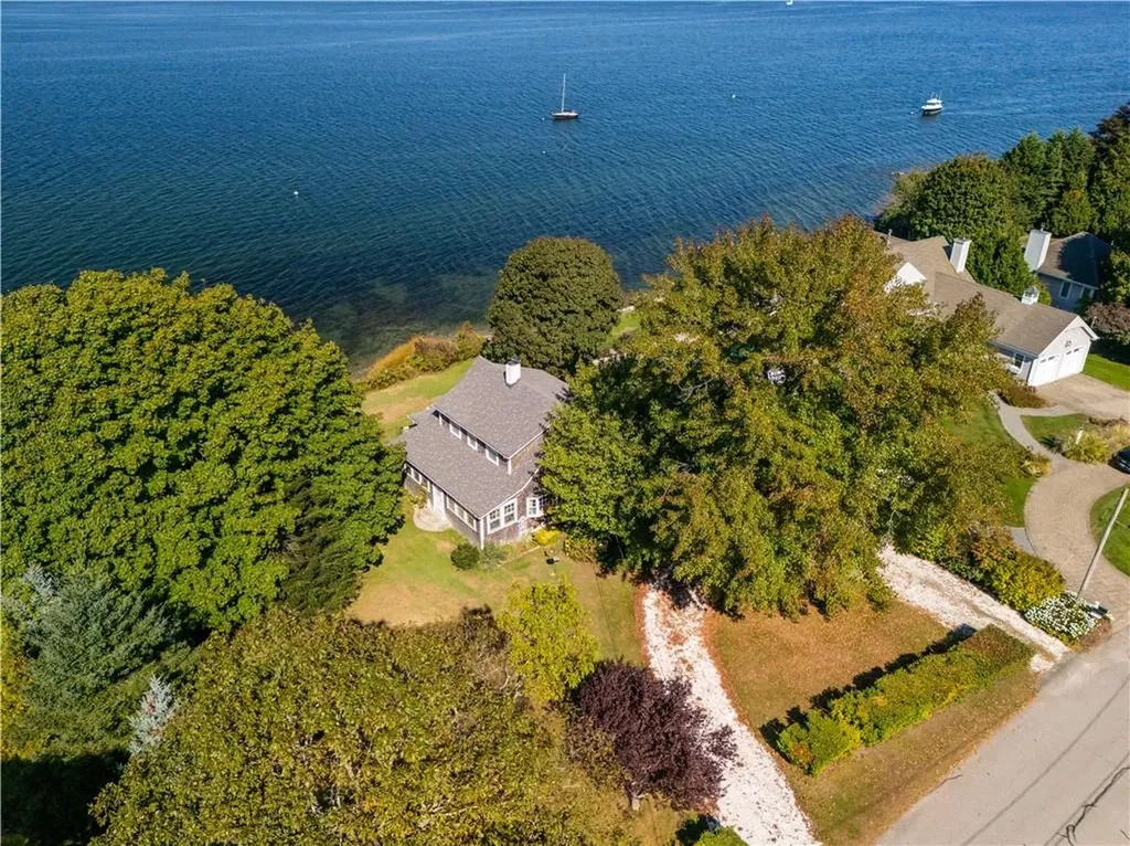 70 Bayview Avenue Portsmouth RI 02871