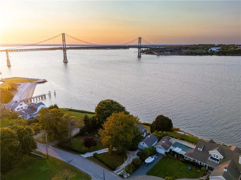 70 Bayview Avenue Portsmouth RI 02871