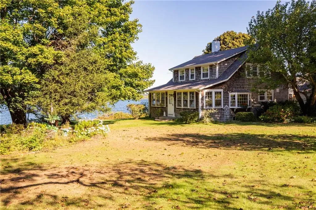 70 Bayview Avenue Portsmouth RI 02871