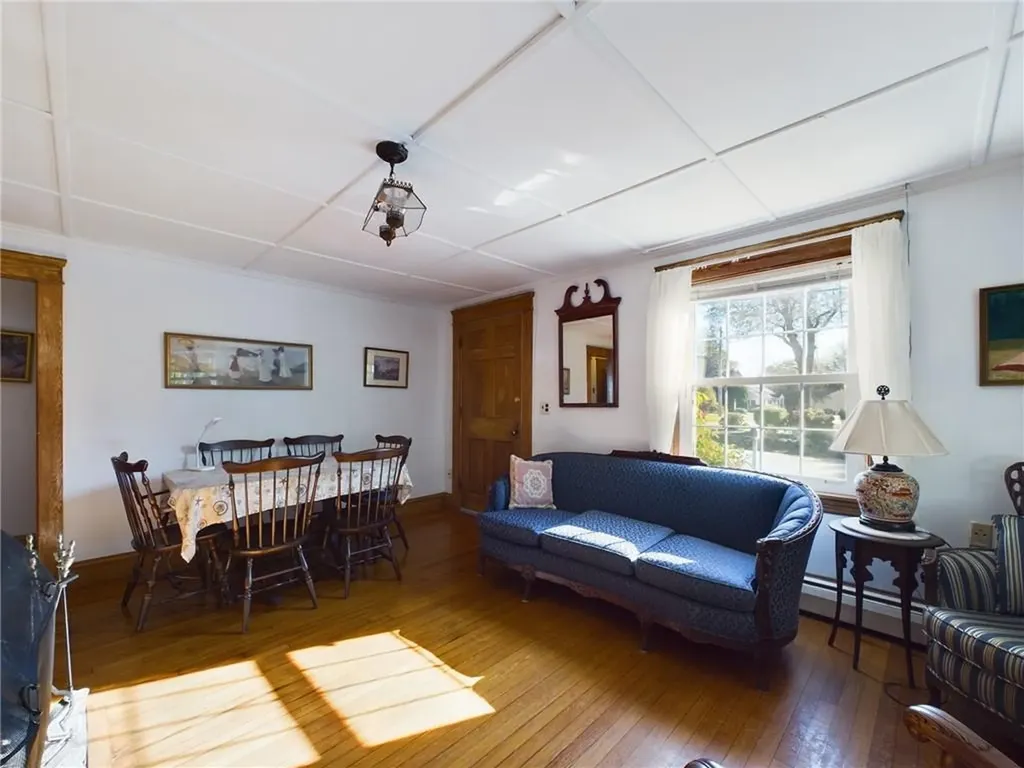 19 Maywood Road Narragansett RI 02882