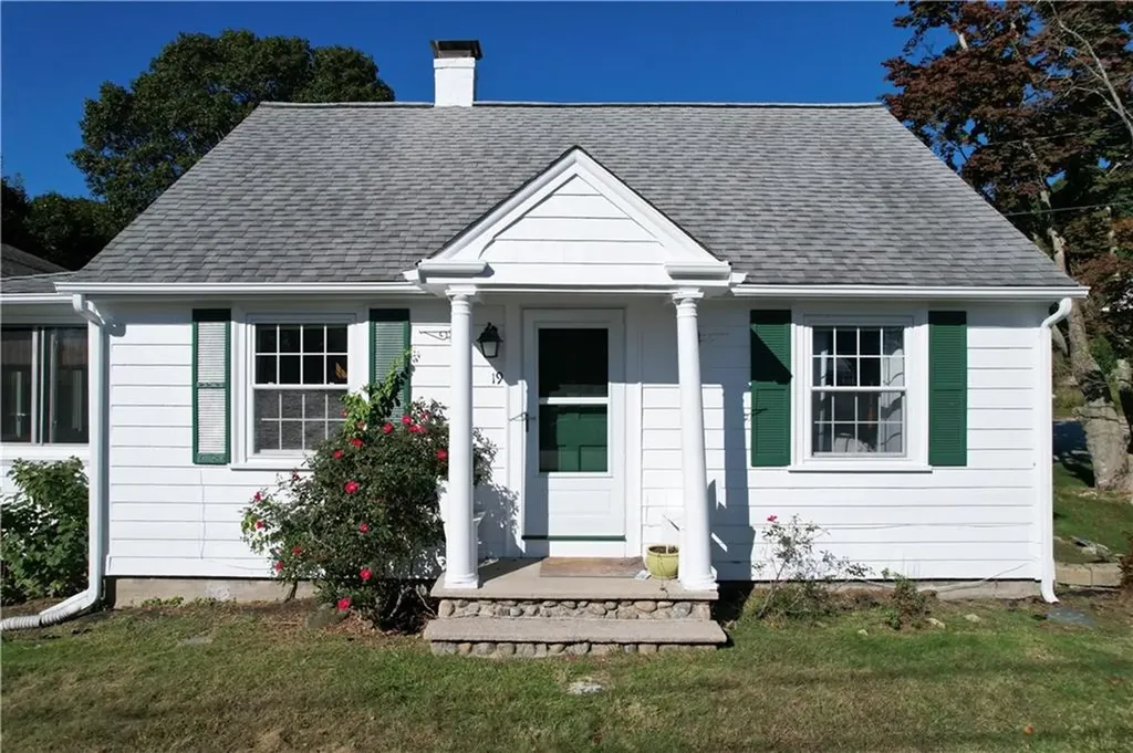 19 Maywood Road Narragansett RI 02882