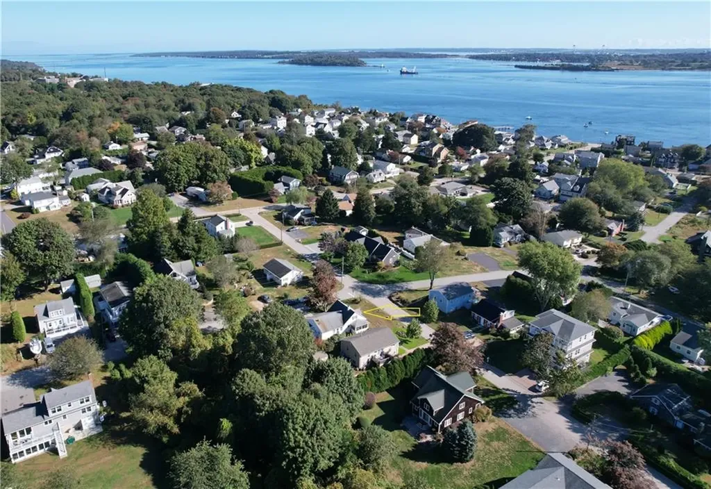19 Maywood Road Narragansett RI 02882