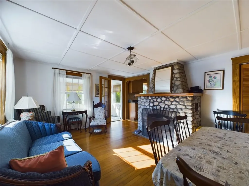 19 Maywood Road Narragansett RI 02882