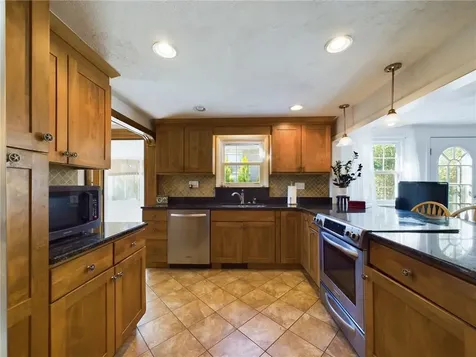 19 Maywood Road Narragansett RI 02882