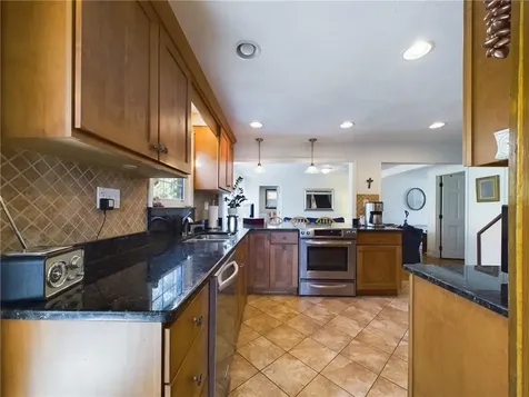 19 Maywood Road Narragansett RI 02882