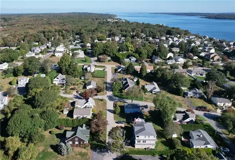 19 Maywood Road Narragansett RI 02882