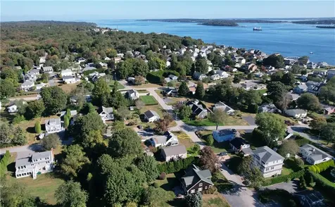 19 Maywood Road Narragansett RI 02882