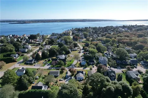 19 Maywood Road Narragansett RI 02882