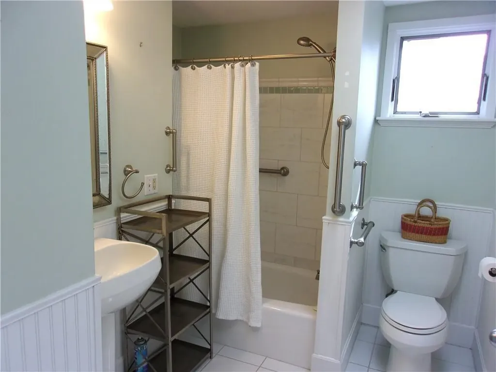 39 Renfrew Avenue Middletown RI 02842