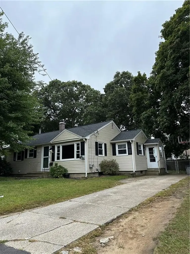 257 Sand Pond Road Warwick RI 02888