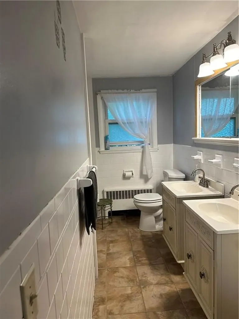 257 Sand Pond Road Warwick RI 02888