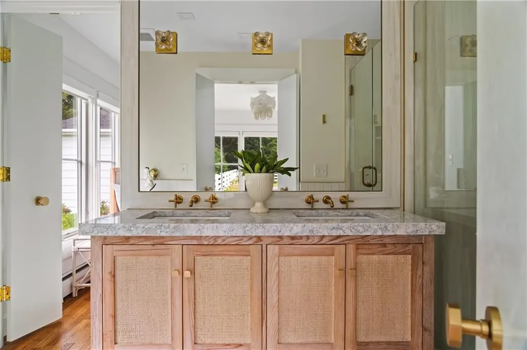 124 Harrison Avenue Newport RI 02840