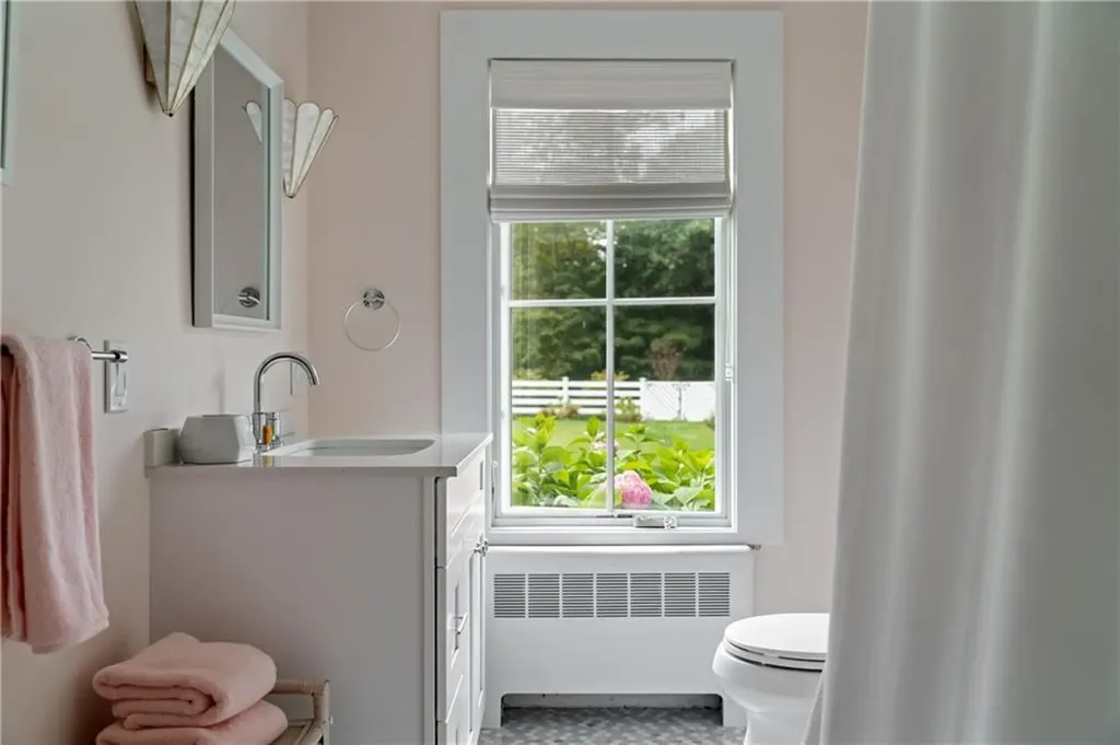 124 Harrison Avenue Newport RI 02840