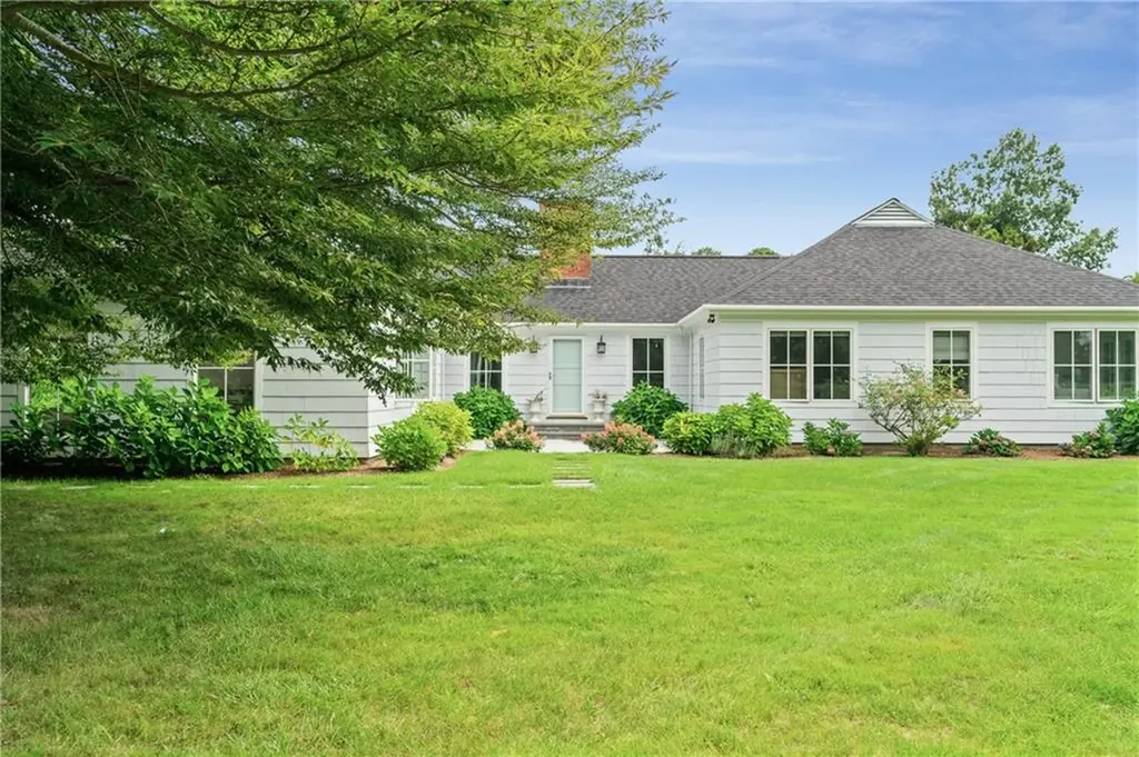124 Harrison Avenue Newport RI 02840