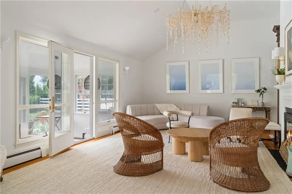 124 Harrison Avenue Newport RI 02840