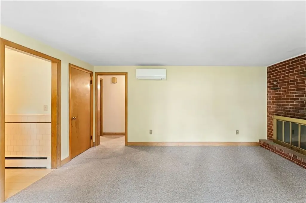 156 White Avenue Warwick RI 02889