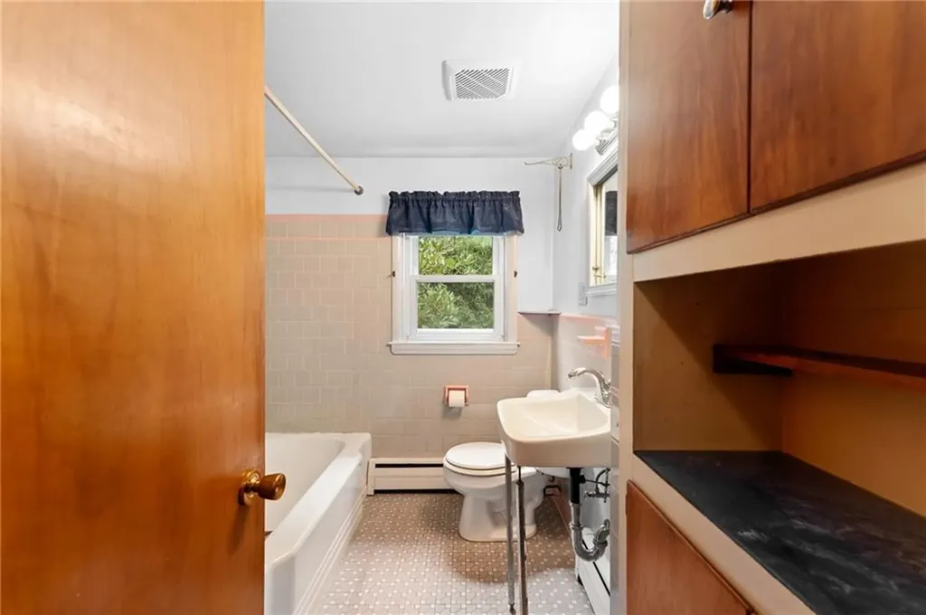 156 White Avenue Warwick RI 02889