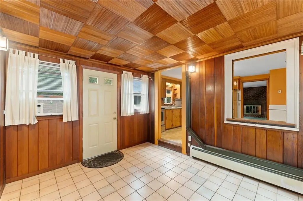 156 White Avenue Warwick RI 02889