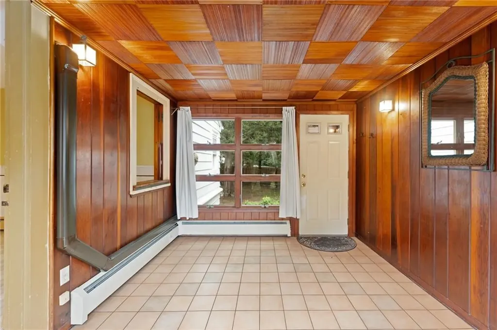 156 White Avenue Warwick RI 02889