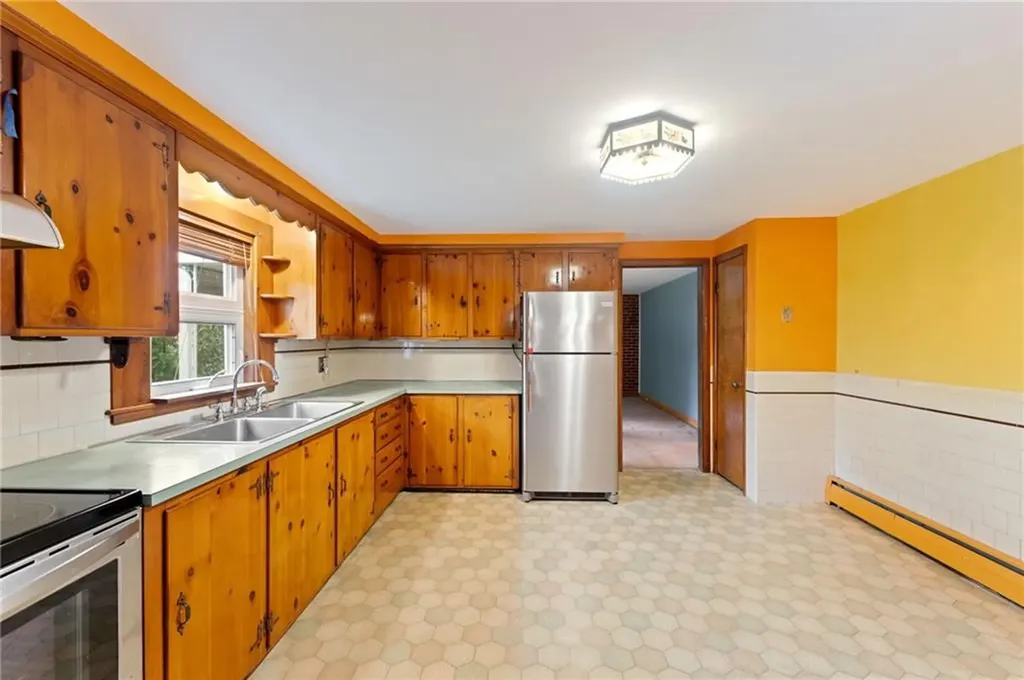 156 White Avenue Warwick RI 02889