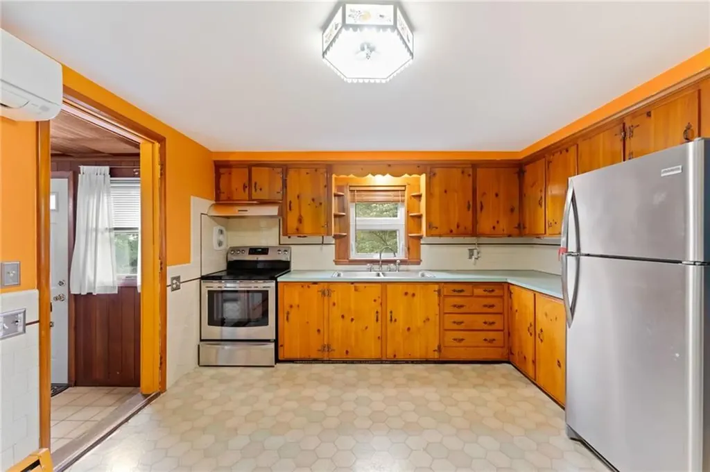 156 White Avenue Warwick RI 02889