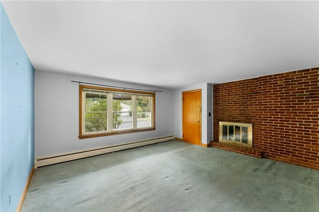 156 White Avenue Warwick RI 02889