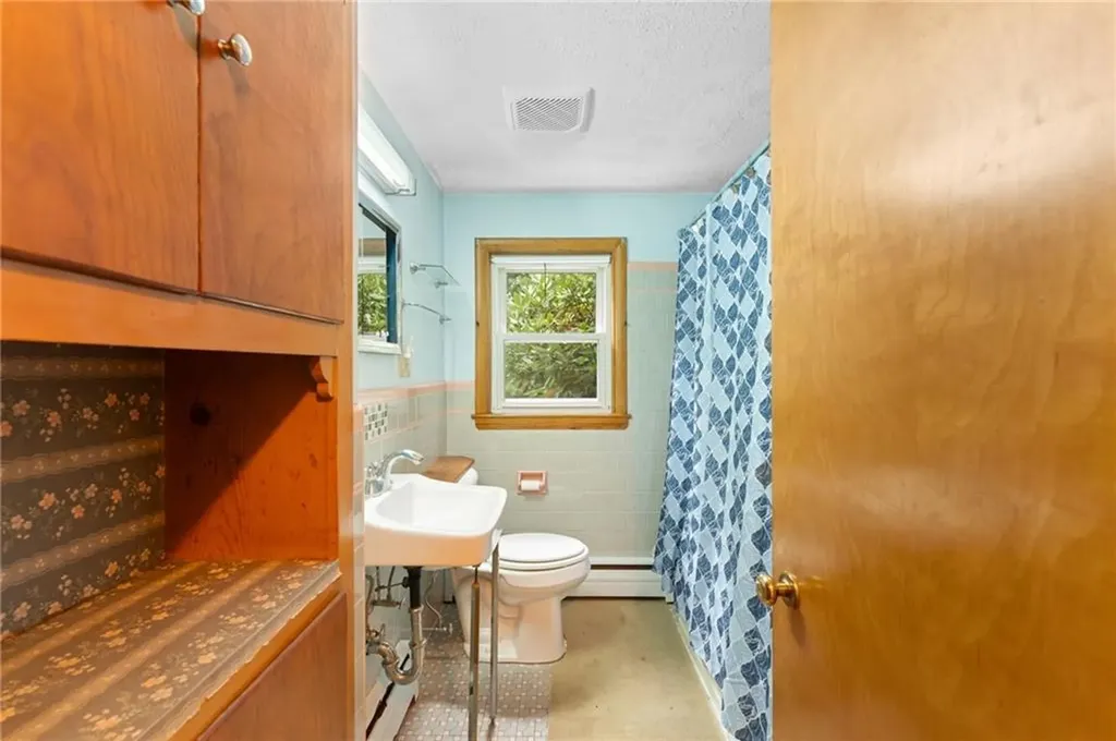 156 White Avenue Warwick RI 02889