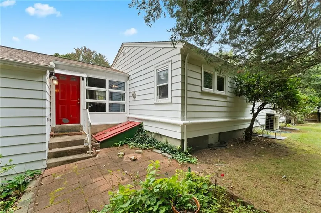 156 White Avenue Warwick RI 02889
