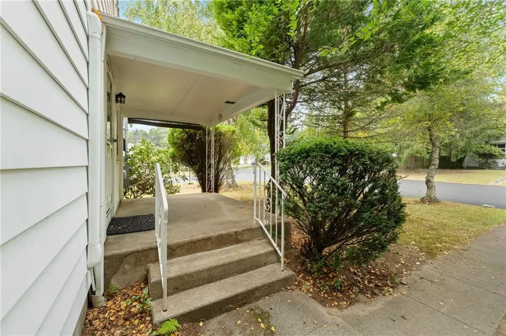 156 White Avenue Warwick RI 02889