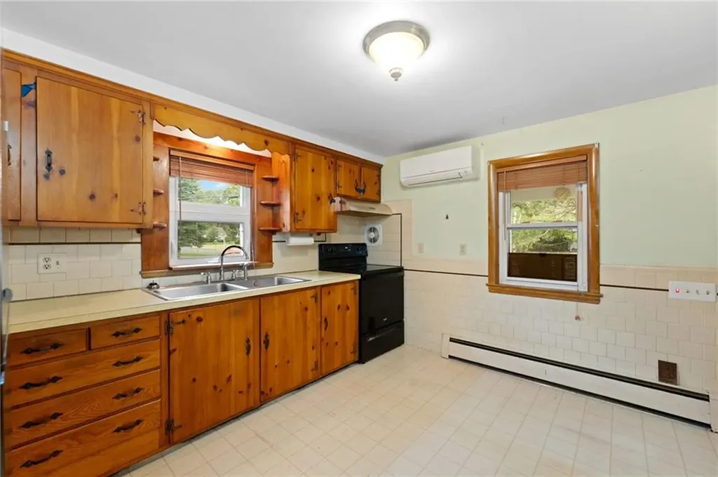 156 White Avenue Warwick RI 02889