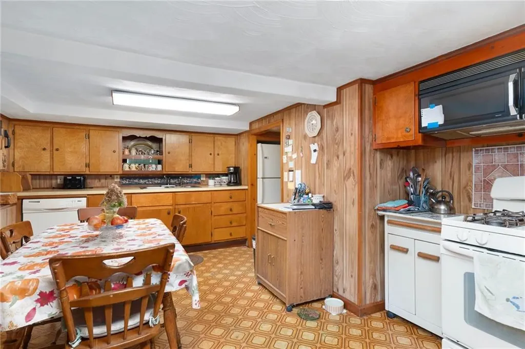 4 Harker Avenue Bristol RI 02809