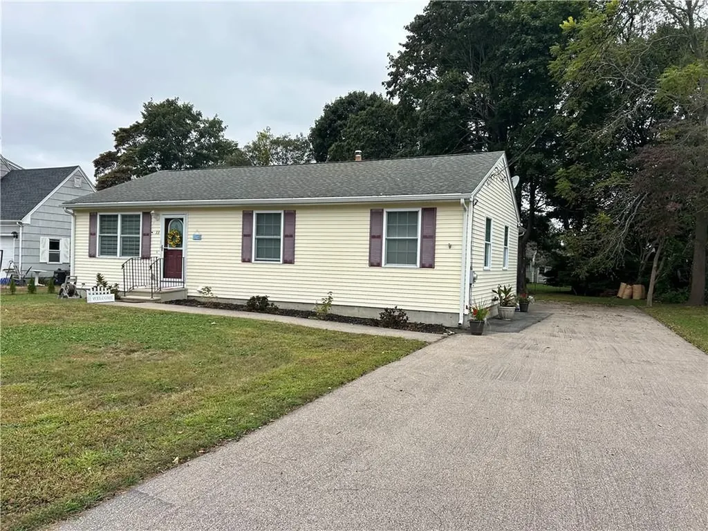 33 Cobblestone Lane Westerly RI 02891